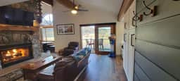 Lakefront Mountain Retreat