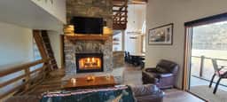 Lakefront Mountain Retreat