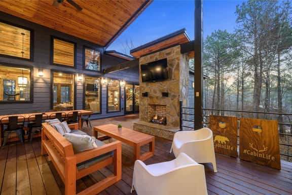 IIII Pines + a Cone: Sleeps 18, Hot Tub, Game Room - Image 1