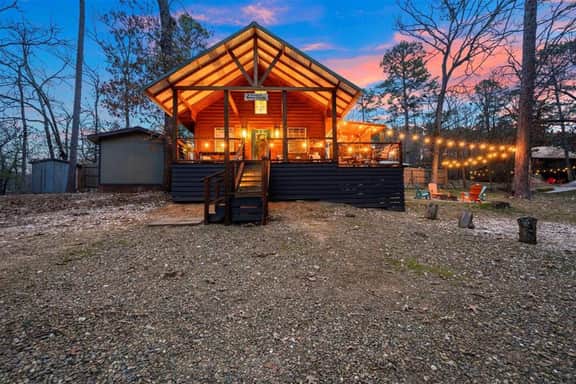 Beaver's Little Lodge I Couples Cabin I Romantic - Image 2