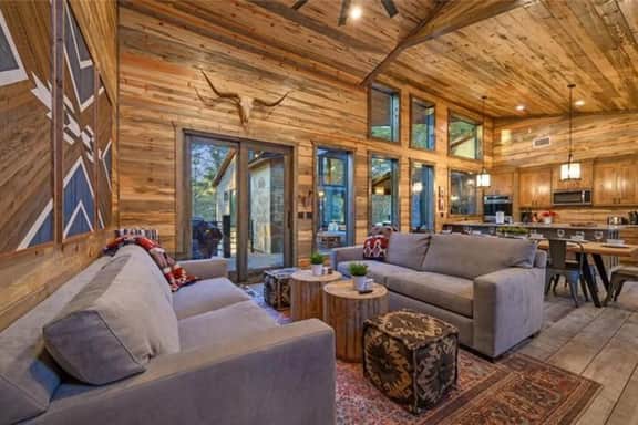 IIII Pines + a Cone: Sleeps 18, Hot Tub, Game Room - Image 4