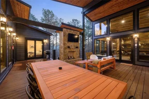 IIII Pines + a Cone: Sleeps 18, Hot Tub, Game Room - Image 3